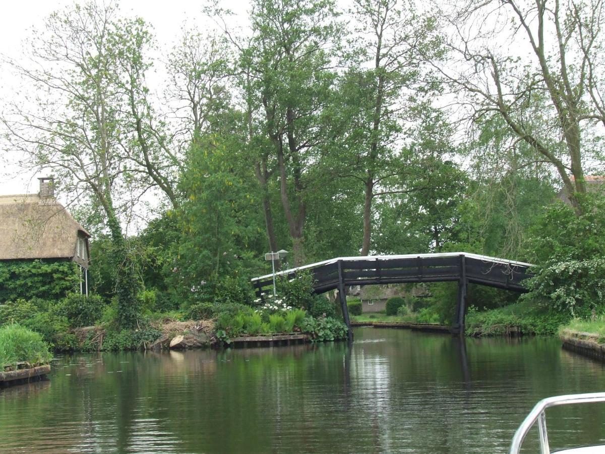 Bed-On-A-Boat Hotell Giethoorn Eksteriør bilde