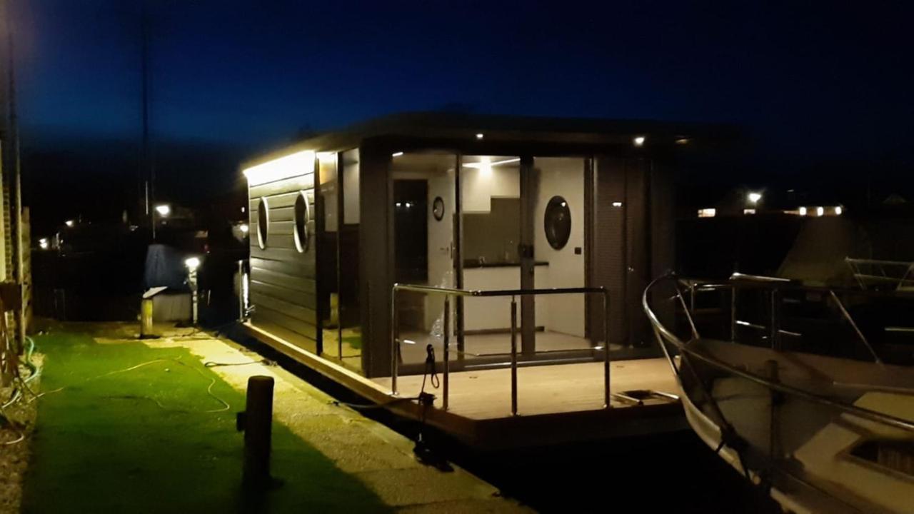Bed-On-A-Boat Hotell Giethoorn Eksteriør bilde