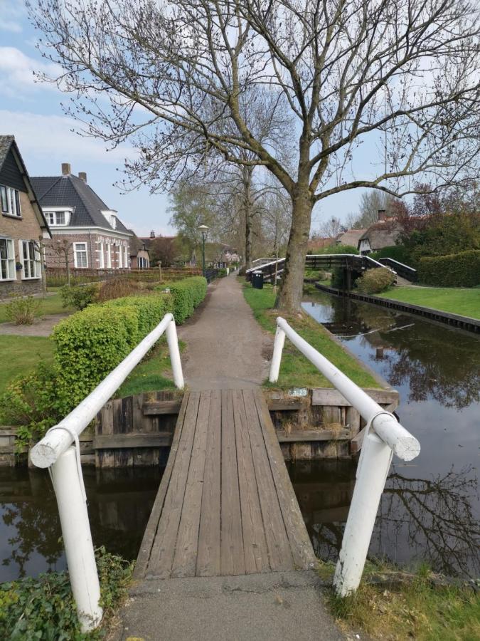 Bed-On-A-Boat Hotell Giethoorn Eksteriør bilde