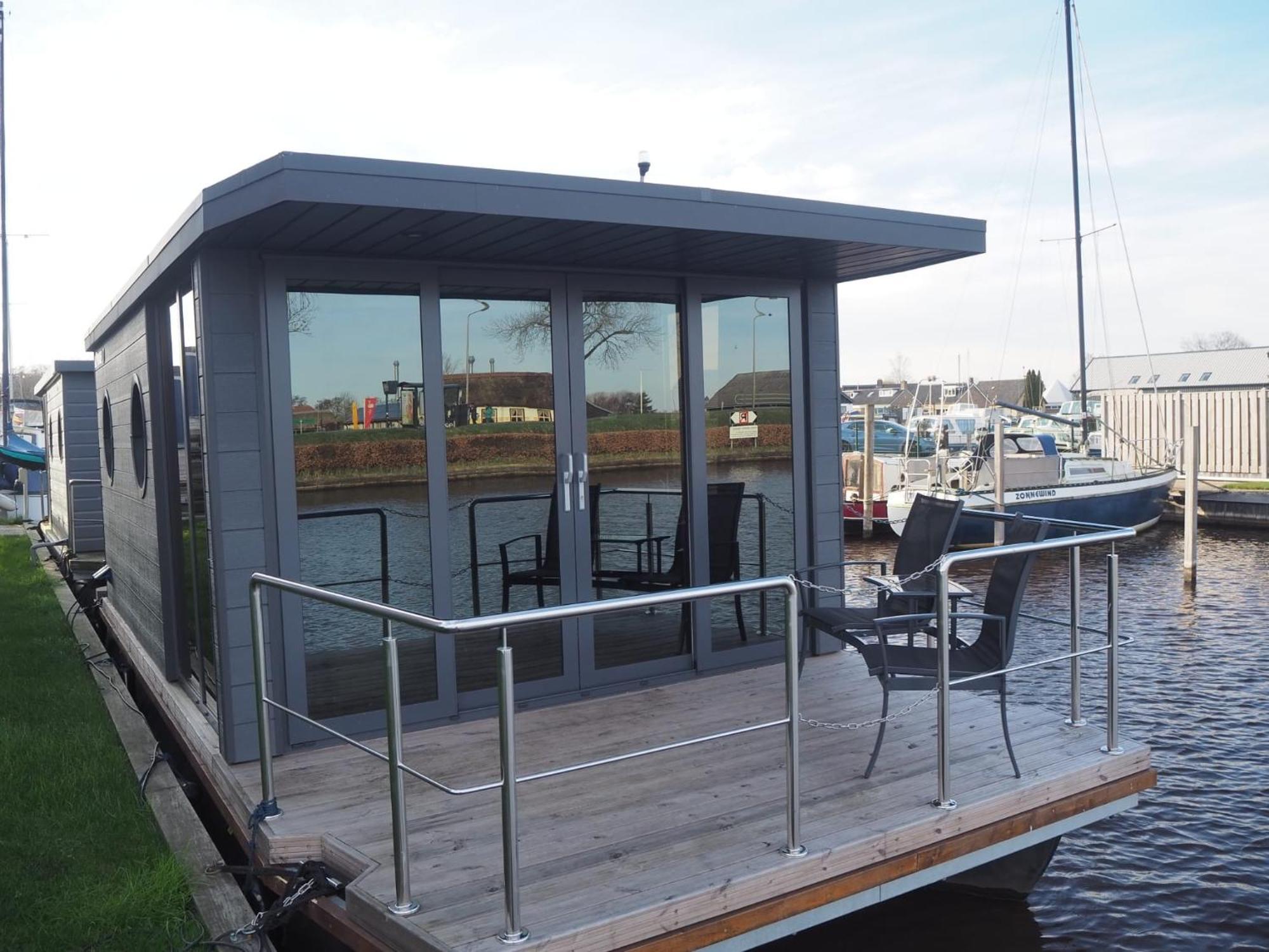 Bed-On-A-Boat Hotell Giethoorn Eksteriør bilde