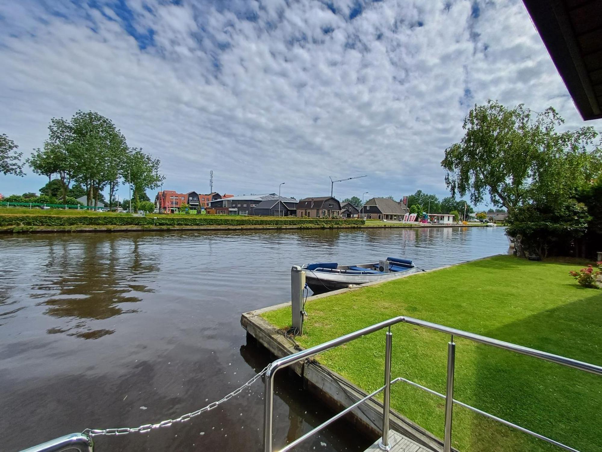 Bed-On-A-Boat Hotell Giethoorn Eksteriør bilde
